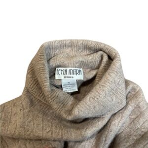 100% cashmere leyla mitra turtleneck pullover sweater size Medium